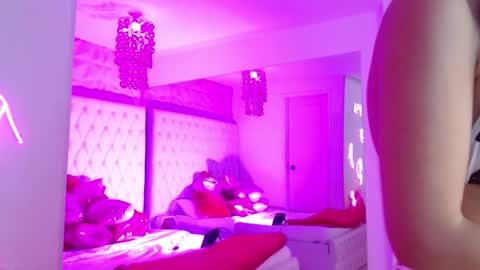 Snapshot of little_paulette chatting on 02-12-26, 03:45 Paulette online show from 02-12-26, 03:45