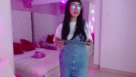 Snapshot of little_paulette chatting on 03-04-26, 03:23 Paulette online show from 03-04-26, 03:23