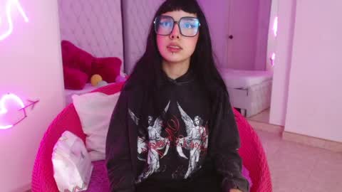 Snapshot of little_paulette chatting on 04-01-26, 03:29 Paulette online show from 04-01-26, 03:29
