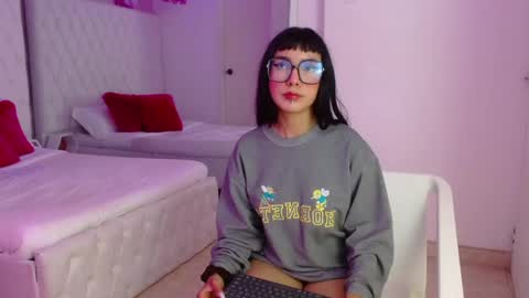Snapshot of little_paulette chatting on 04-18-26, 03:43 Paulette online show from 04-18-26, 03:43