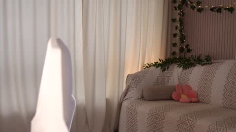 Kiki online show from 10-04-25, 02:04