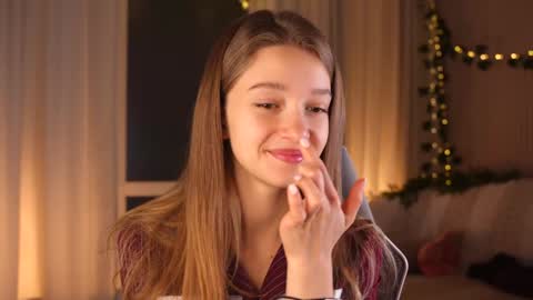 Kiki online show from 10-10-25, 03:44