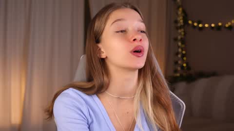 Kiki online show from 10-22-25, 03:12