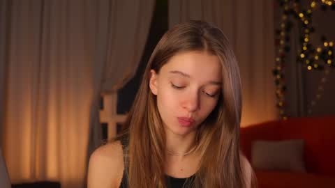 Kiki online show from 10-28-25, 04:31