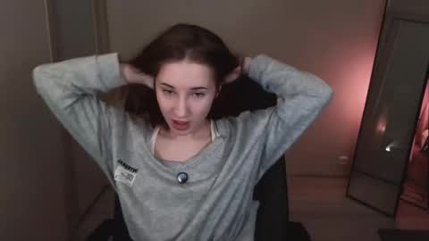 Snapshot of little_pretty_woman chatting on 10-11-25, 06:06 little_pretty_woman online show from 10-11-25, 06:06