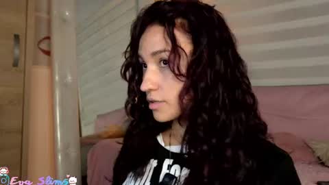 Snapshot of little_red_18 chatting on 08-03-26, 07:50 Eva online show from 08-03-26, 07:50