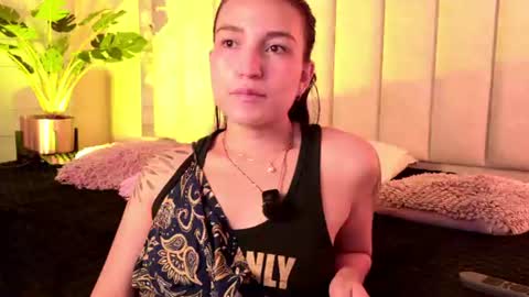 Snapshot of little_red_18 chatting on 08-08-26, 12:07 Eva online show from 08-08-26, 12:07