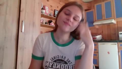 little_shygirl_ online show from 09-14-25, 05:39