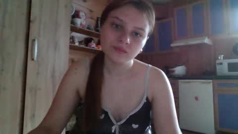 little_shygirl_ online show from 09-24-25, 04:05