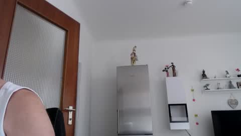 Snapshot of little_sow chatting on 04-15-26, 02:24 little_sow online show from 04-15-26, 02:24