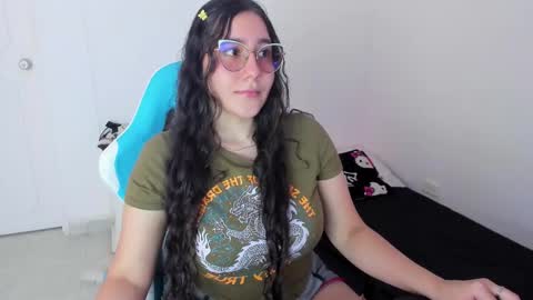 Laire  online show from 12-21-25, 08:05