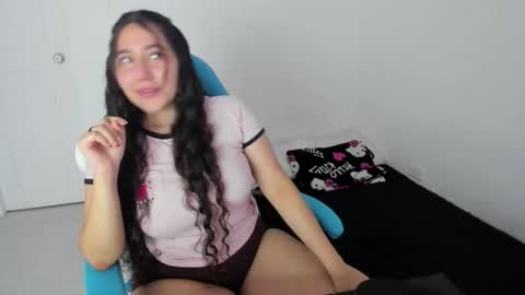 Laire  online show from 12-22-25, 10:07