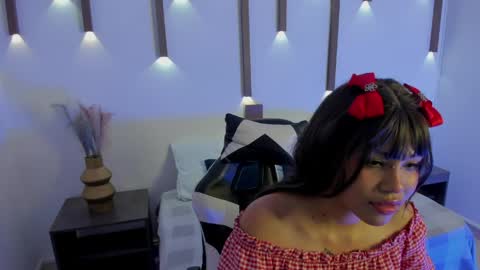 Snapshot of little_sumi chatting on 04-28-26, 02:27 S U M I online show from 04-28-26, 02:27