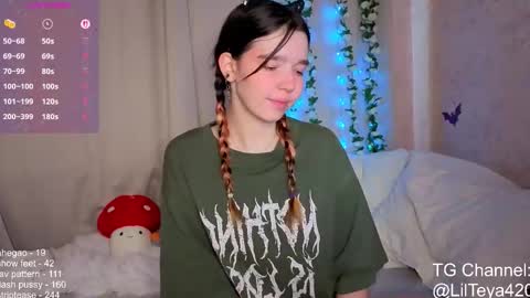 Snapshot of little_teya chatting on 10-16-25, 11:11 little Teya online show from 10-16-25, 11:11