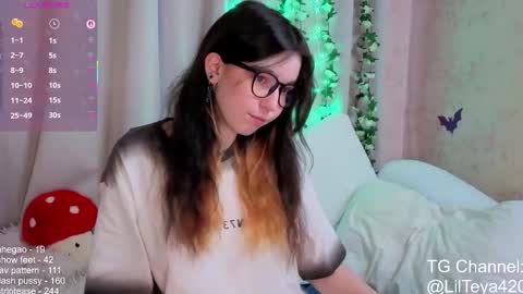 Snapshot of little_teya chatting on 11-14-25, 10:25 little Teya online show from 11-14-25, 10:25