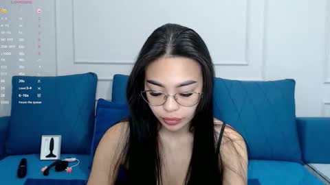 Snapshot of little_v1rgin_angel chatting on 12-21-25, 09:27 Kwan online show from 12-21-25, 09:27