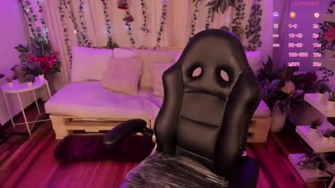 Snapshot of little_xioo chatting on 02-11-26, 11:54 Xiom online show from 02-11-26, 11:54