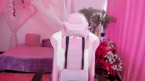 Snapshot of little_xioo chatting on 03-26-26, 02:22 Xiom online show from 03-26-26, 02:22