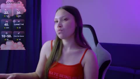 Snapshot of littlebby_di chatting on 10-11-25, 04:38 Di online show from 10-11-25, 04:38