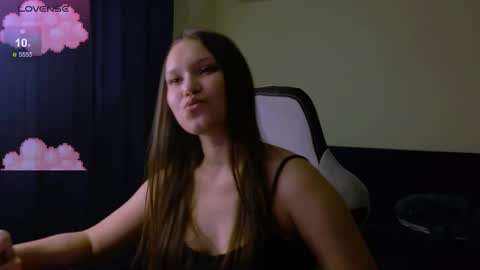 Snapshot of littlebby_di chatting on 10-23-25, 04:50 Di online show from 10-23-25, 04:50