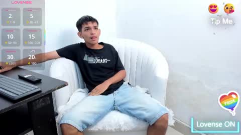 Snapshot of littlecum18 chatting on 06-11-26, 11:30 Pipe online show from 06-11-26, 11:30