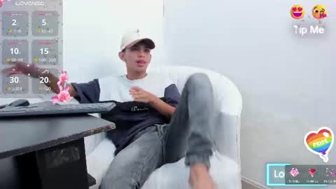 Snapshot of littlecum18 chatting on 06-12-26, 11:53 Pipe online show from 06-12-26, 11:53