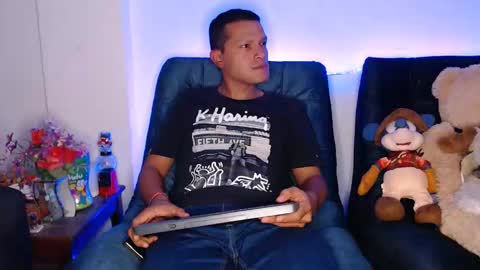 Snapshot of littledicklatin chatting on 02-15-26, 02:52 Manu online show from 02-15-26, 02:52