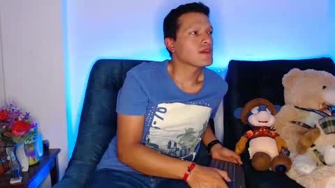 Manu online show from 05-17-26, 03:59