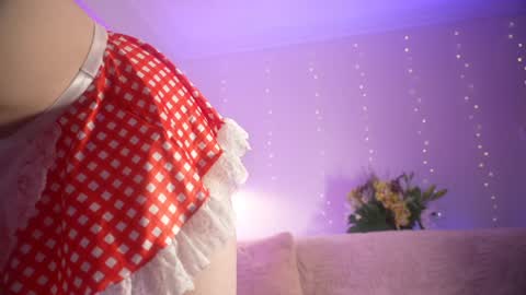 Snapshot of littlee33 chatting on 03-23-26, 09:19 Emily Hill online show from 03-23-26, 09:19