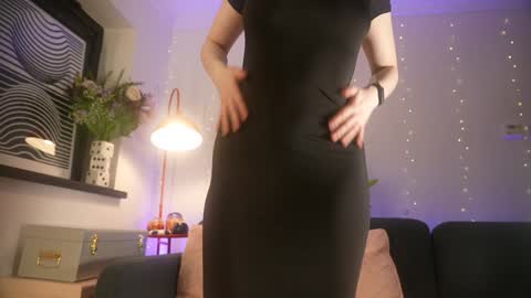 Snapshot of littlee33 chatting on 03-25-26, 09:21 Emily Hill online show from 03-25-26, 09:21