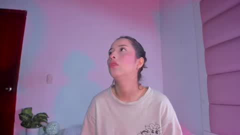 littlee_emma_ online show from 10-02-25, 03:13