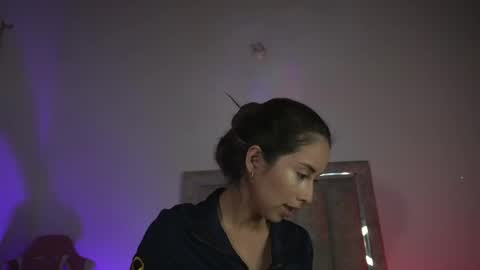 littlee_emma_ online show from 05-17-26, 12:08