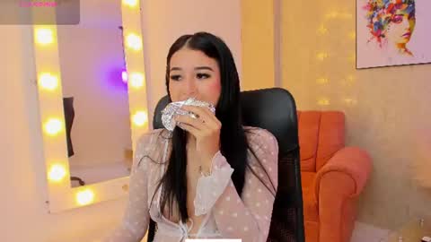 Snapshot of littlee_mia chatting on 06-20-26, 12:19 littlee_mia online show from 06-20-26, 12:19