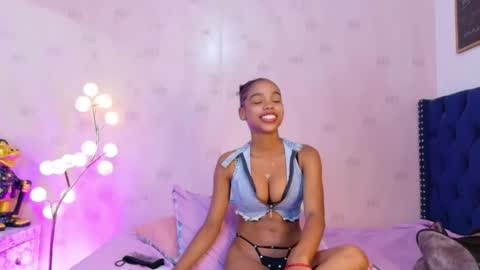Snapshot of littleebonymommy chatting on 05-02-26, 07:35 Tania online show from 05-02-26, 07:35