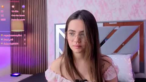 Snapshot of littleesara18 chatting on 03-10-26, 11:15 Sara online show from 03-10-26, 11:15