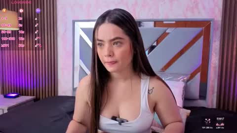 Snapshot of littleesara18 chatting on 03-21-26, 11:15 Sara online show from 03-21-26, 11:15