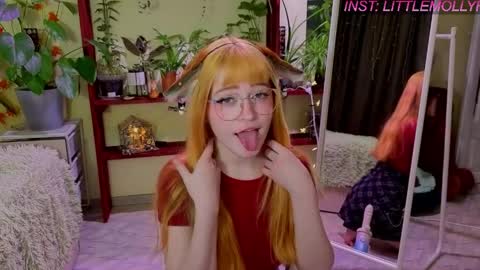 Snapshot of littlefoxyhole chatting on 04-08-26, 02:33 Molly online show from 04-08-26, 02:33