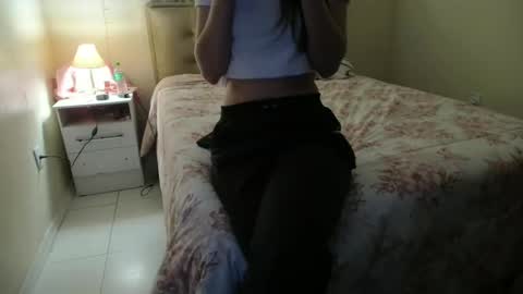 Snapshot of littlejinxxx chatting on 09-14-25, 01:38 littlejinxxx online show from 09-14-25, 01:38
