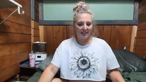 lisanixs online show from 05-05-26, 07:00
