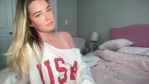 Snapshot of littlemaryjane19 chatting on 01-16-25, 06:59 Marciabrady online show from 01-16-25, 06:59