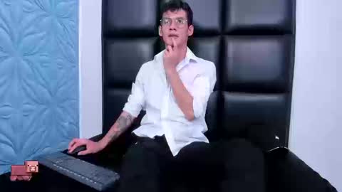 Snapshot of littlemax23 chatting on 09-23-25, 02:20 MAX online show from 09-23-25, 02:20