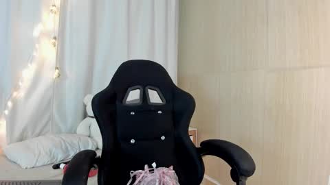 Snapshot of littlemelodii18 chatting on 02-21-26, 12:44 MELODY online show from 02-21-26, 12:44