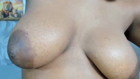 Snapshot of littlemissdirty1 chatting on 10-05-25, 06:39 senga online show from 10-05-25, 06:39