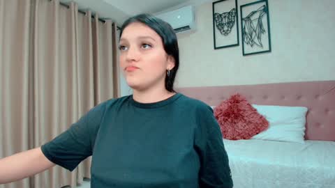 Sarahs Room online show from 01-30-25, 03:22