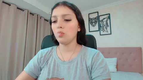 Sarahs Room online show from 05-06-26, 01:14