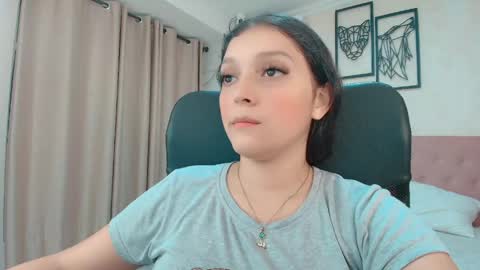 Sarahs Room online show from 05-12-26, 01:47