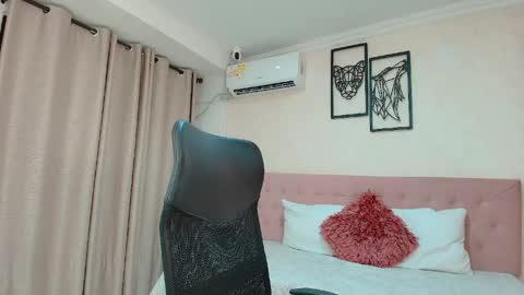 Sarahs Room online show from 05-20-26, 01:56