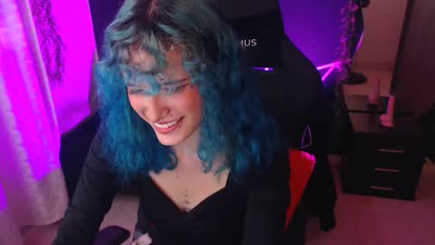 Snapshot of littlenami_ chatting on 10-25-25, 02:56 LAUREN online show from 10-25-25, 02:56