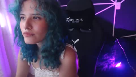 Snapshot of littlenami_ chatting on 10-27-25, 03:05 LAUREN online show from 10-27-25, 03:05