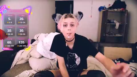 Snapshot of littlepinkcat chatting on 06-18-26, 04:55 Felix online show from 06-18-26, 04:55